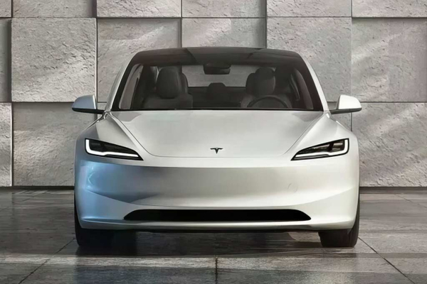 Обновленный седан Tesla Model 3 получил агрессивную внешность и стал дальнобойнее