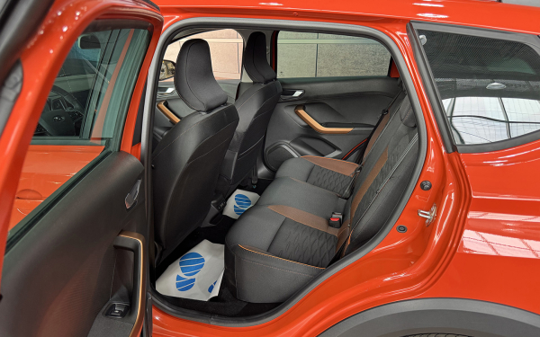 
            Продажи есть, машин — нет. Как мы пытались купить новую Lada Iskrа
        