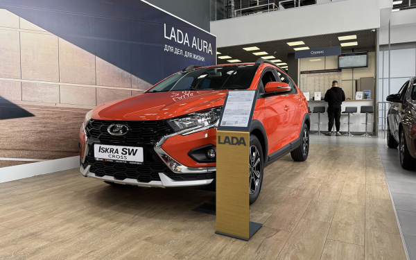 
            Продажи есть, машин — нет. Как мы пытались купить новую Lada Iskrа
        