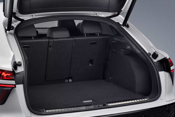 Для нового Audi Q3 стала доступна купеобразная версия Sportback