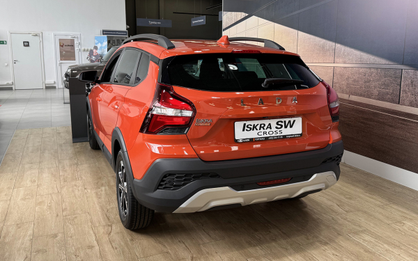 
            Продажи есть, машин — нет. Как мы пытались купить новую Lada Iskrа
        