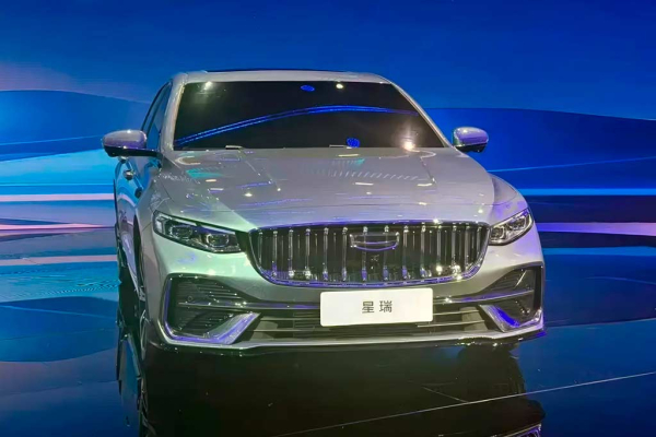 Рестайлинговый вариант седана Geely Preface стал мощнее и обзавелся автоматом
