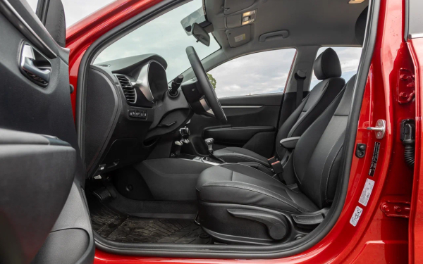 
            Вот что случилось с Kia Rio X-Line. Мы испытали новый Solaris KRX
        