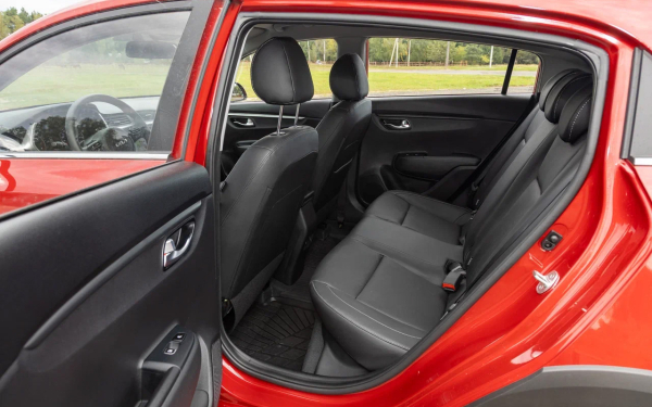 
            Вот что случилось с Kia Rio X-Line. Мы испытали новый Solaris KRX
        