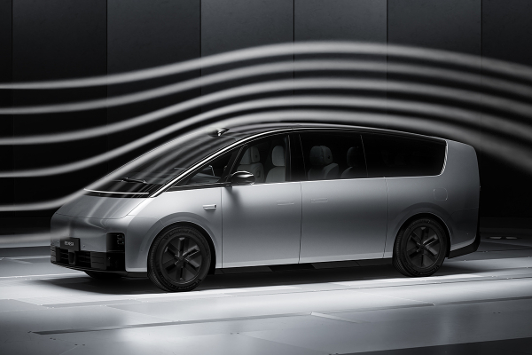 
            Шквал новинок, штраф за захват парковки и иски к Nissan. Итоги недели
        