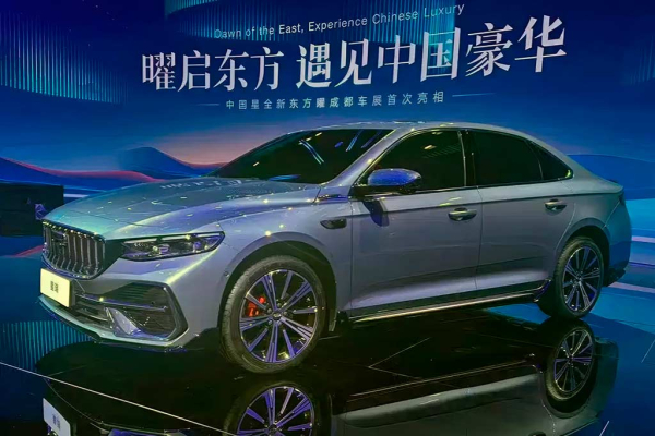 Рестайлинговый вариант седана Geely Preface стал мощнее и обзавелся автоматом