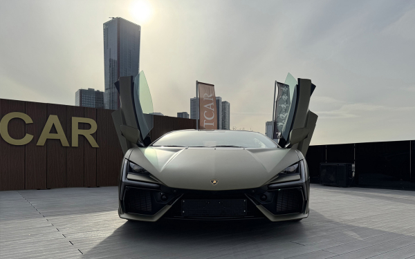 
            Мы оценили Lamborghini Revuelto. Этот гиперкар против законов физики
        