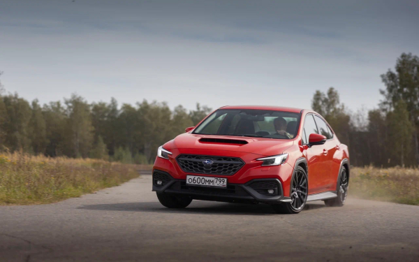 
            Осколок битого стекла. Холодный драйв-тест «горячего» Subaru WRX
        