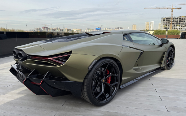 
            Мы оценили Lamborghini Revuelto. Этот гиперкар против законов физики
        