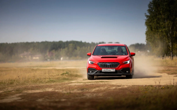 
            Осколок битого стекла. Холодный драйв-тест «горячего» Subaru WRX
        