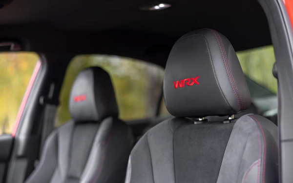 
            Осколок битого стекла. Холодный драйв-тест «горячего» Subaru WRX
        