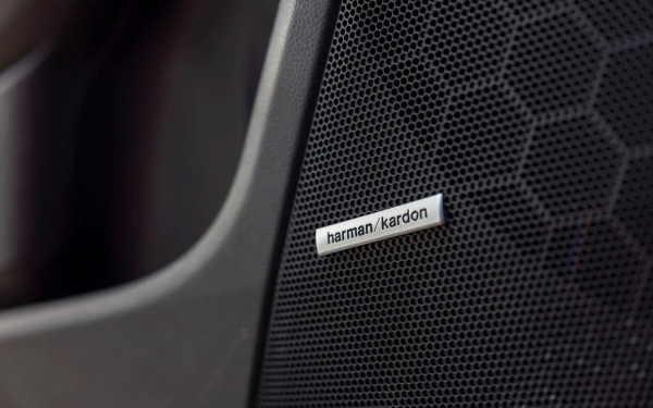 
            Осколок битого стекла. Холодный драйв-тест «горячего» Subaru WRX
        