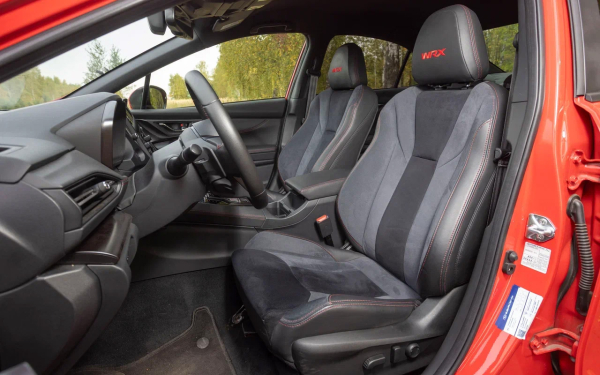 
            Осколок битого стекла. Холодный драйв-тест «горячего» Subaru WRX
        