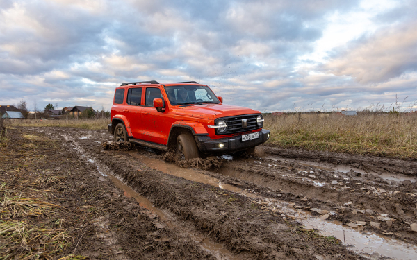 
            Считаем обновки. Мы покатались на Tank 300 после рестайлинга
        