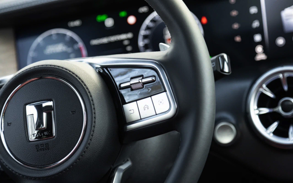 
            Считаем обновки. Мы покатались на Tank 300 после рестайлинга
        