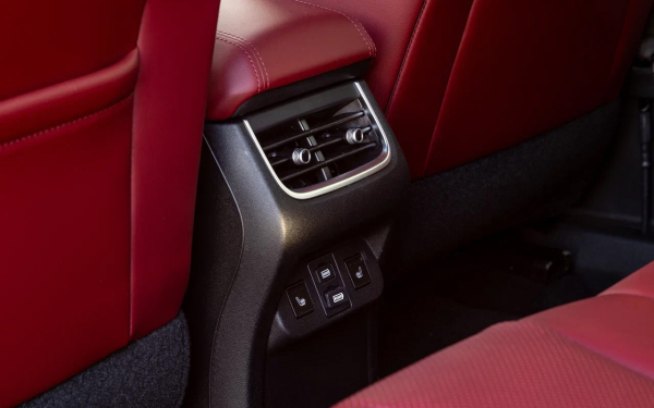 
            Считаем обновки. Мы покатались на Tank 300 после рестайлинга
        