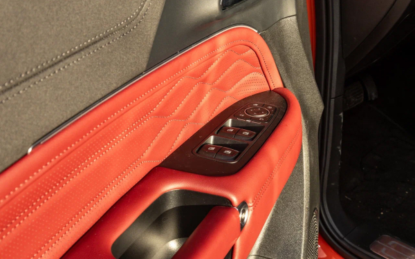 
            Считаем обновки. Мы покатались на Tank 300 после рестайлинга
        