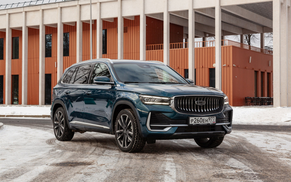 
            Эти кроссоверы «раскачали» российский авторынок. Модели и цены
        