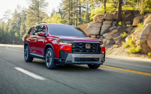 
            Каскад новинок, рост транспортного налога и Aura в такси. Итоги недели
        